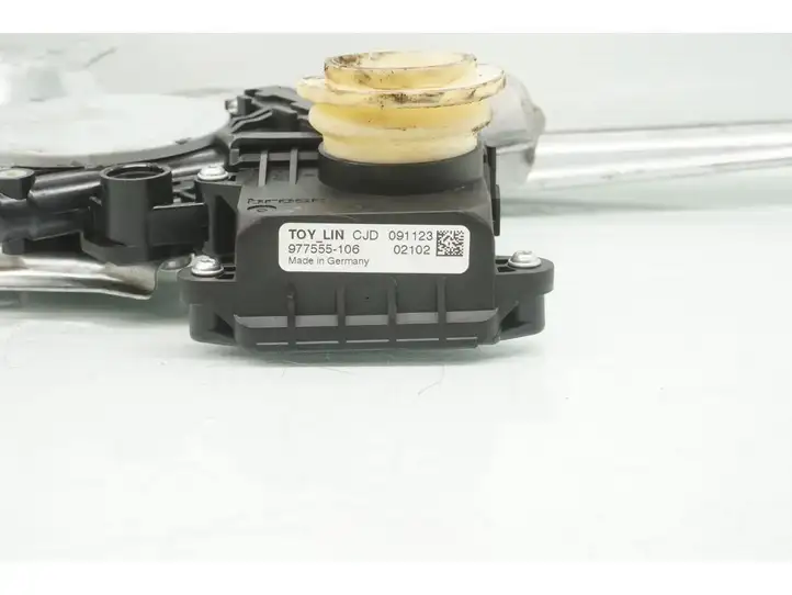 Toyota Avensis T270 (2009 - 2012) 85702-02020 Стеклоподъемник задней двери — фото 5