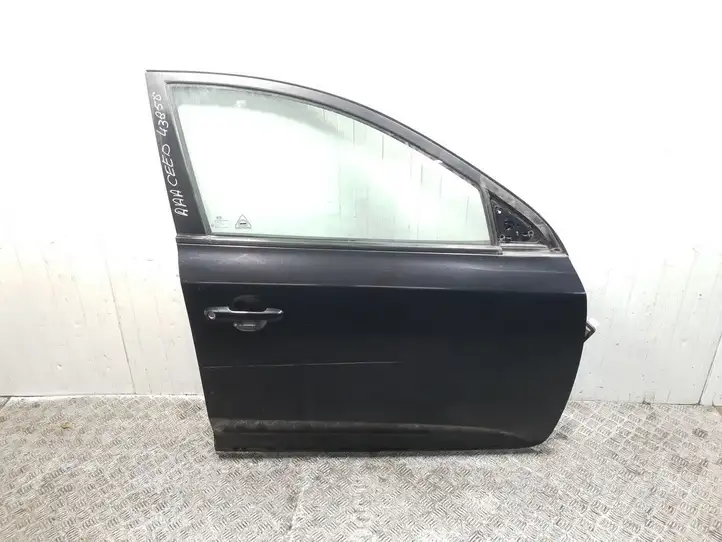 Kia Ceed (2010 - 2012) Дверь — фото 1