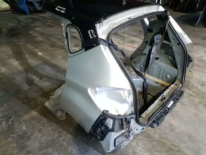 Renault Captur (2013 - 2020) Задняя часть кузова — фото 3
