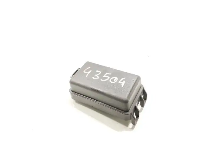 Toyota Land Cruiser (J120) (2002 - 2009) 82662-3D140 Крышка ящика предохранителей — фото 1