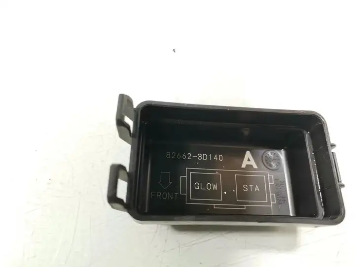Toyota Land Cruiser (J120) (2002 - 2009) 82662-3D140 Крышка ящика предохранителей — фото 5