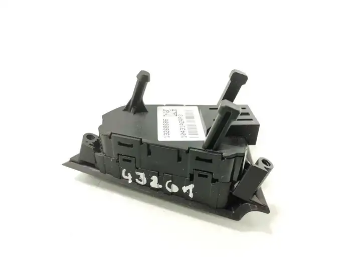 Opel Astra J (2009 - 2012) 13268686 Кнопки на рулевом колесе — фото 4