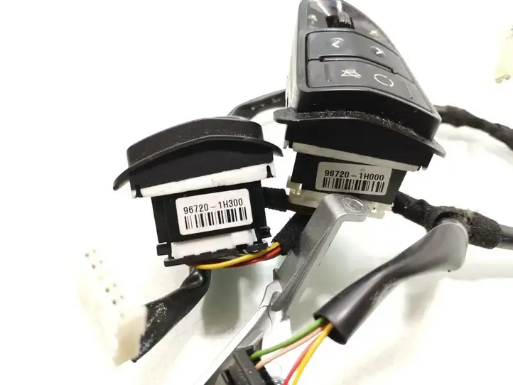 Kia Ceed (2006 - 2010) 96720-1H550 Кнопки на рулевом колесе — фото 5