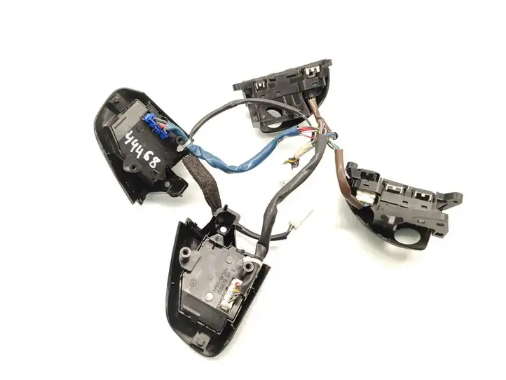 Mazda 3 I (2006 - 2009) 75B979 Кнопки на рулевом колесе — фото 3