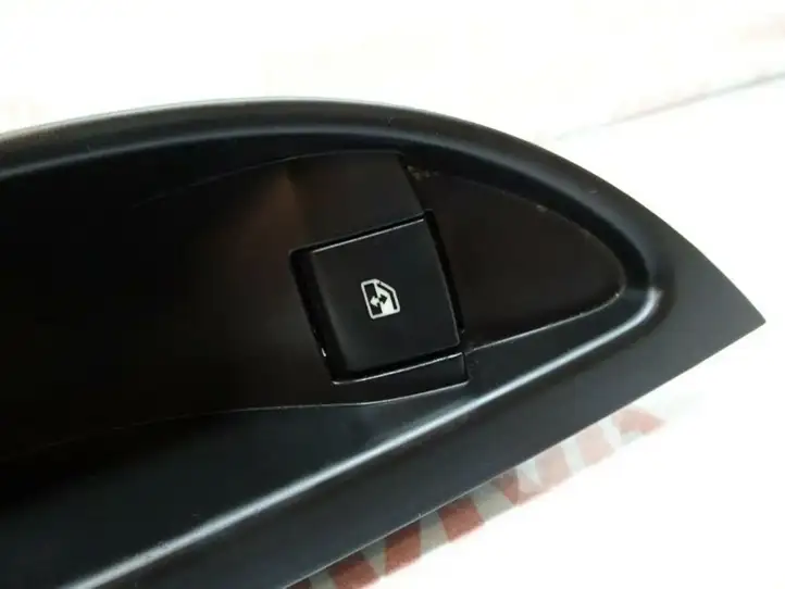 Opel Astra J (2009 - 2012) 13301888 Кнопка стеклоподъемников — фото 2