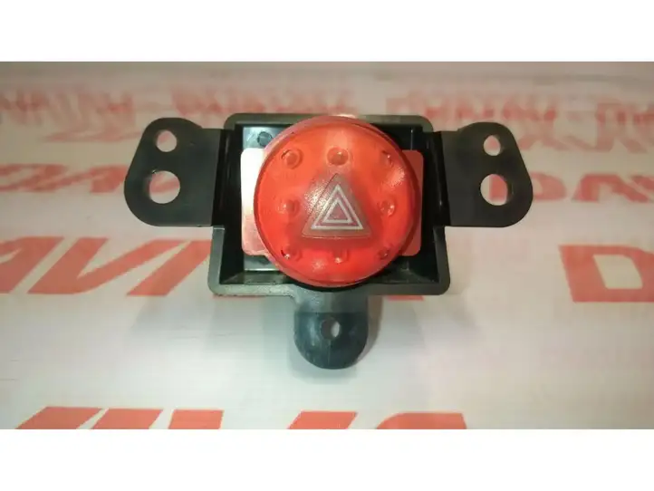 Nissan Almera (2000 - 2006) 06016 Включатель аварийных фонарей — фото 1