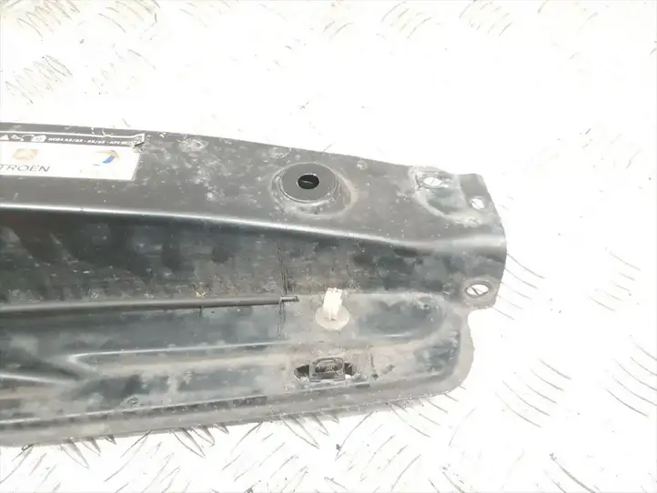 Citroen Xsara Picasso (1999 - 2012) Верхняя панель радиатора — фото 4