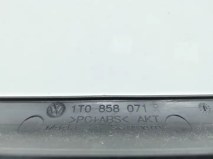 Volkswagen Touran II (2010 - 2016) 1T0858071R Прочие детали салона — фото 5
