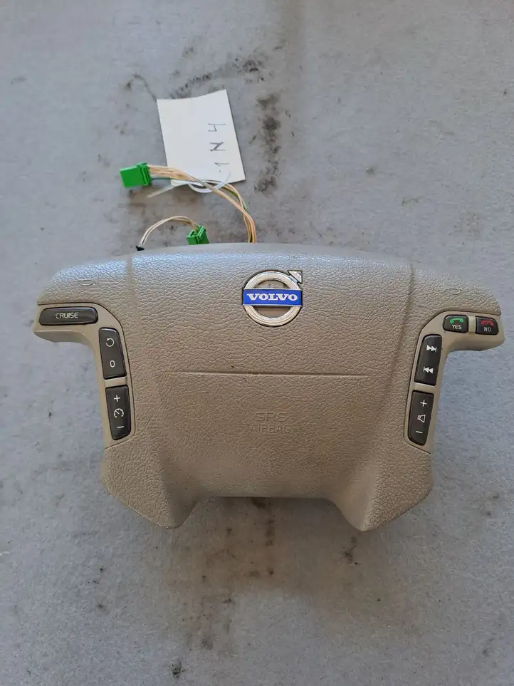 Volvo V70 (2004 - 2007) 30658933 Подушка безопасности руля — фото 1
