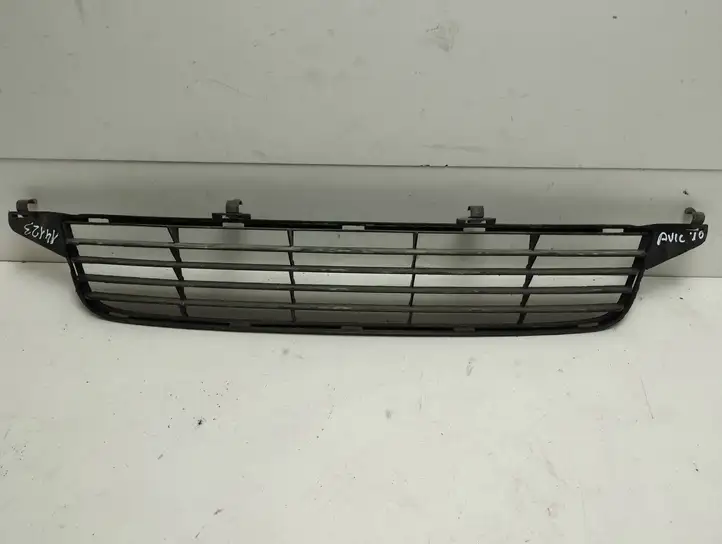 Toyota Avensis T270 (2009 - 2012) 5311205080 Нижняя решетка переднего бампера — фото 1