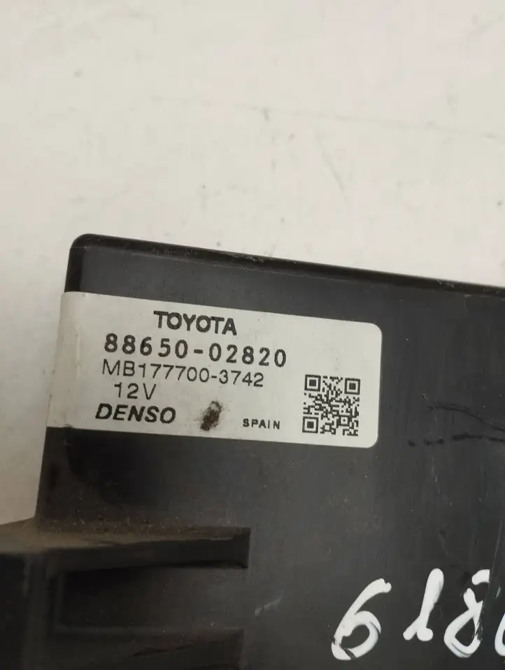 Toyota Auris 150 (2006 - 2012) 8865002820 Прочие блоки управления — фото 2