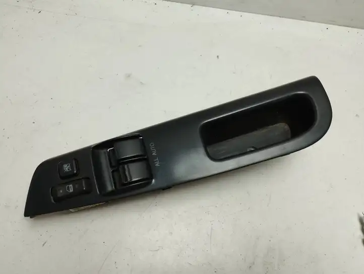 Toyota Corolla E120 E130 (2004 - 2007) 848020228180 Кнопка стеклоподъемников — фото 1