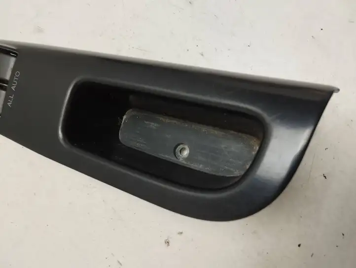 Toyota Corolla E120 E130 (2004 - 2007) 848020228180 Кнопка стеклоподъемников — фото 5