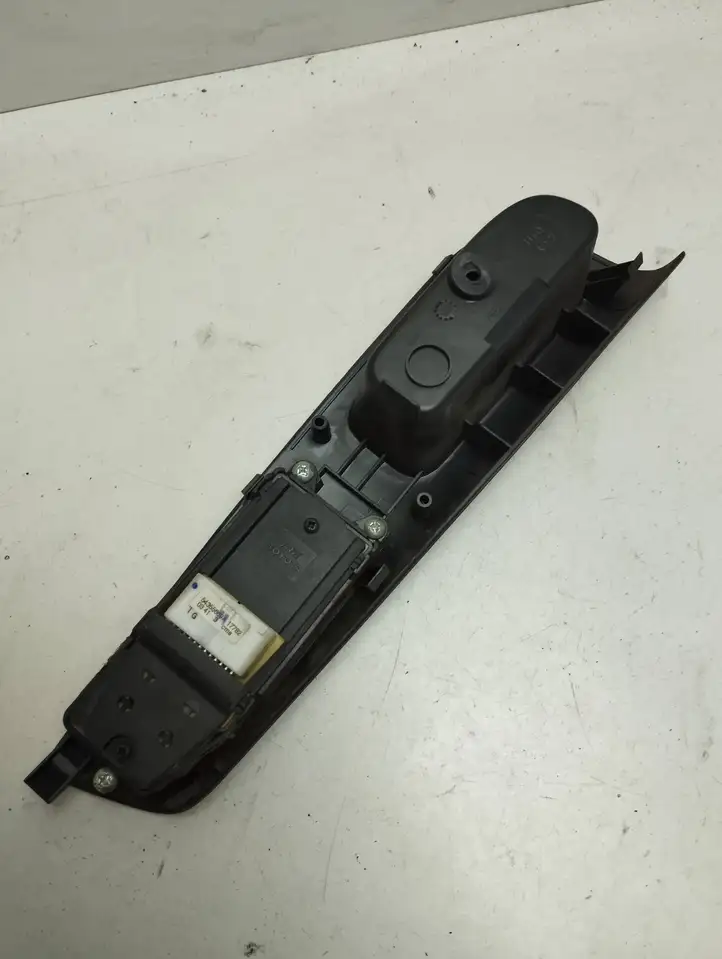 Toyota Corolla E120 E130 (2004 - 2007) 848020228180 Кнопка стеклоподъемников — фото 8