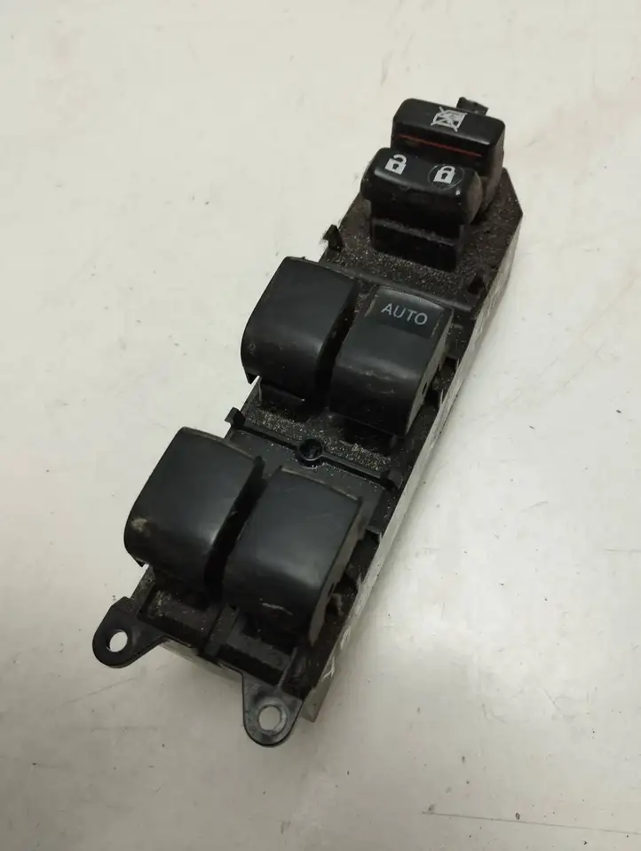 Toyota Yaris (2009 - 2012) Кнопка стеклоподъемников — фото 1