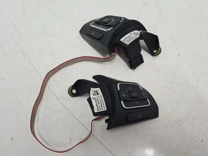 Volkswagen PASSAT B7 (2011 - 2014) 3C6959537D Кнопки на рулевом колесе — фото 1