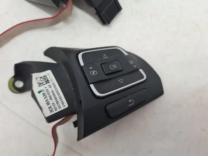 Volkswagen PASSAT B7 (2011 - 2014) 3C6959537D Кнопки на рулевом колесе — фото 2