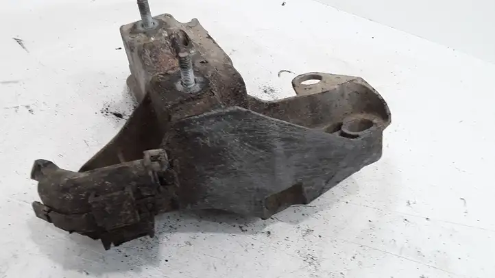 Volkswagen PASSAT B5.5 (2001 - 2005) 8E01993520 Кронштейн двигателя — фото 3