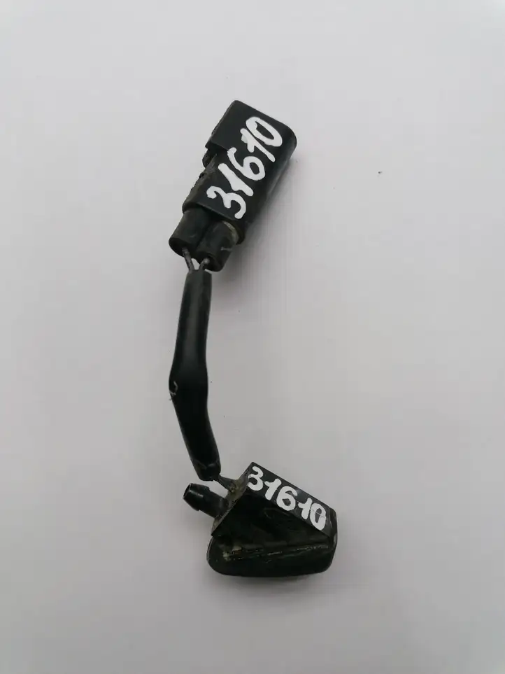 Ford Focus (2005 - 2008) XS4117666A Форсунка омывателя лобового стекла — фото 2