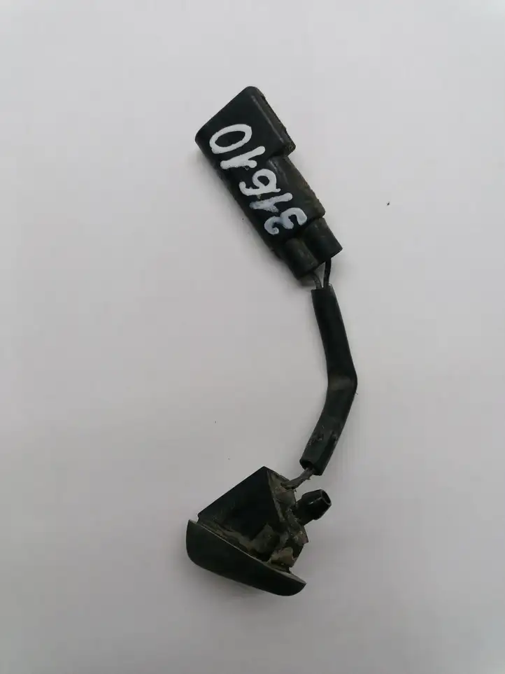Ford Focus (2005 - 2008) XS4117666A Форсунка омывателя лобового стекла — фото 3