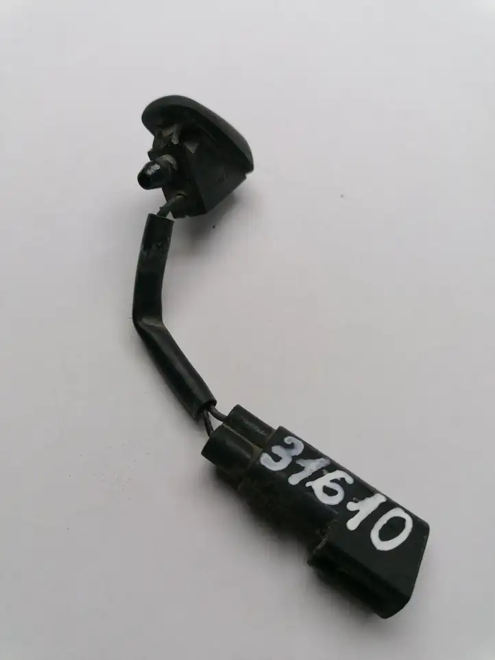 Ford Focus (2005 - 2008) XS4117666A Форсунка омывателя лобового стекла — фото 4
