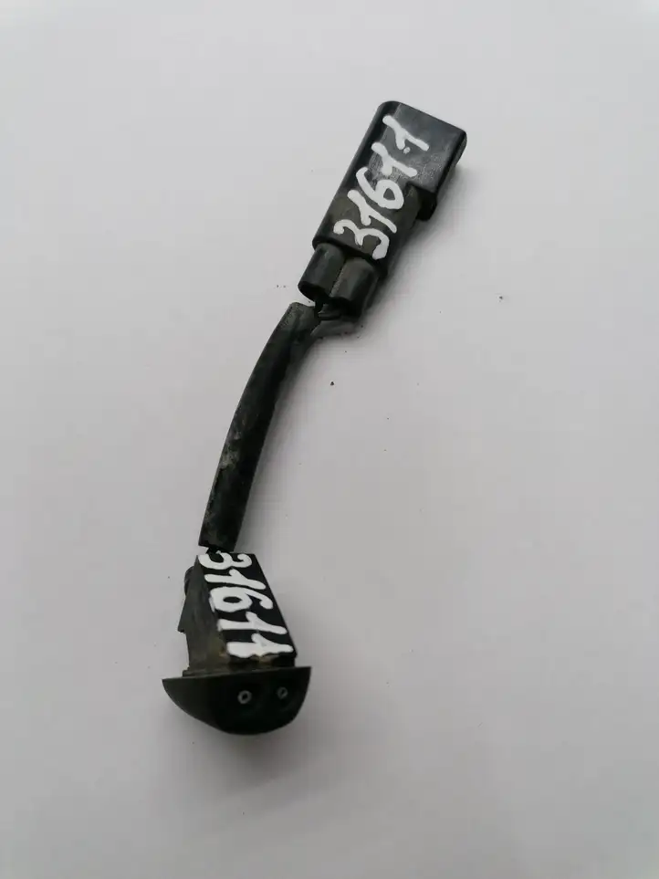 Ford Focus (2005 - 2008) XS4117666A Форсунка омывателя лобового стекла — фото 3