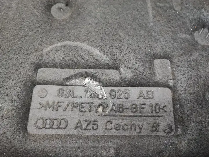 Audi A6 C7 (2011 - 2014) 03L103925AB Крышка двигателя декоративная — фото 3