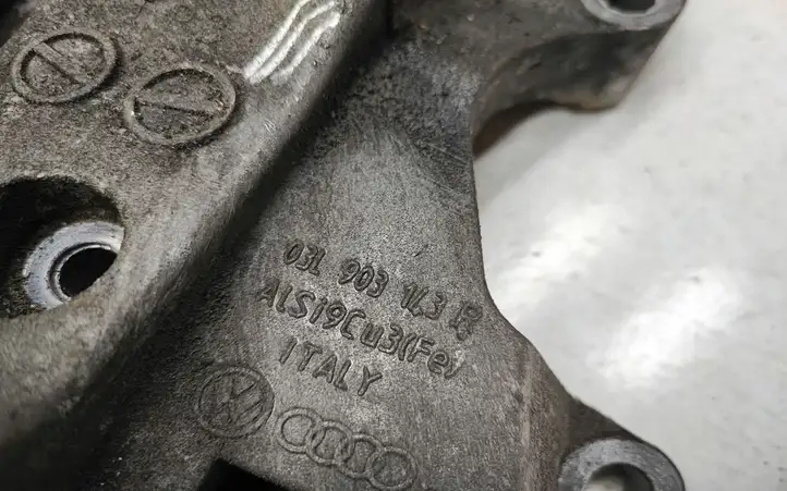 Audi A6 C7 (2011 - 2014) 03L903143R Кронштейн генератора — фото 3