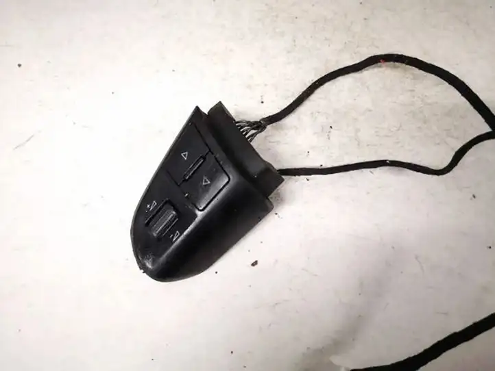 Skoda Octavia Mk2 (1Z) (2004 - 2013) 3t0959537b Кнопки на рулевом колесе — фото 1
