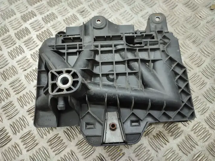 Volkswagen Polo V 6R (2009 - 2015) 6Q0915331D Площадка аккумулятора — фото 2