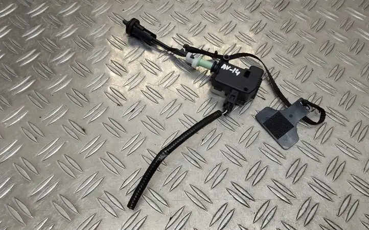 Toyota Avensis T270 (2012 - 2015) 7703005030 Привод замка крышки топливного бака — фото 3