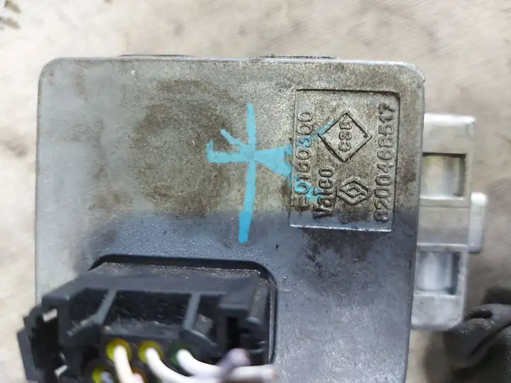 Renault Espace IV (2002 - 2006) 8200468517 Блокиратор руля — фото 3