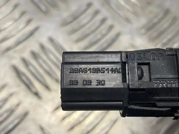 Ford Focus (1998 - 2004) 98AG19B514AC Кнопка закрытия крышки багажника — фото 4