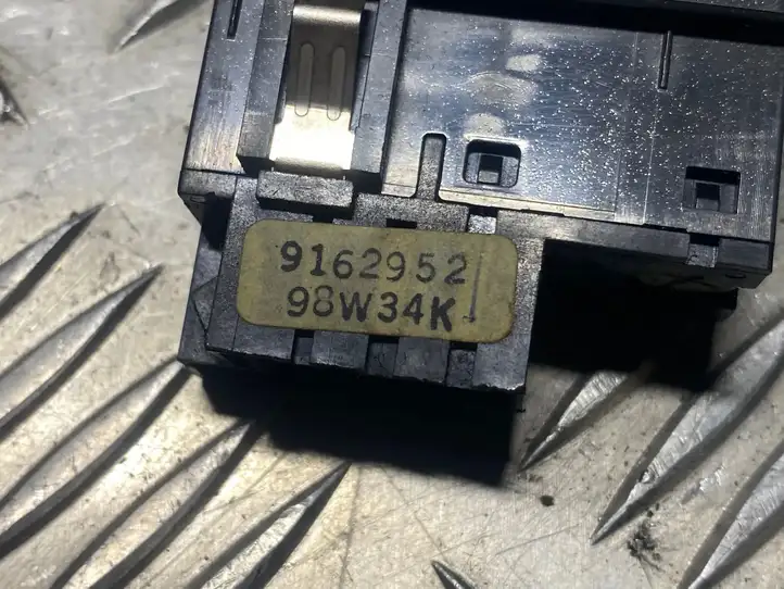 Volvo V70 (2000 - 2004) 9162952 Кнопка обогрева зеркал — фото 3