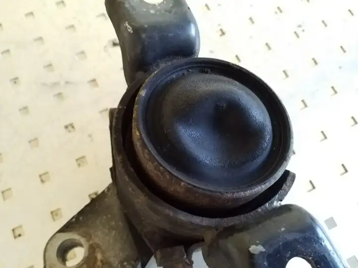 Toyota Avensis T270 (2009 - 2012) Опора двигателя — фото 2