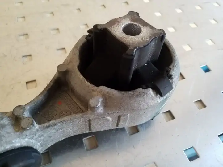 Nissan Qashqai (2010 - 2013) 11350JD000 Опора двигателя — фото 3