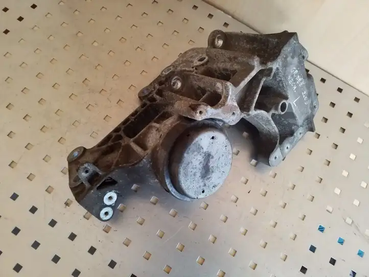 Nissan Qashqai (2010 - 2013) 11220JD700 Опора двигателя — фото 3