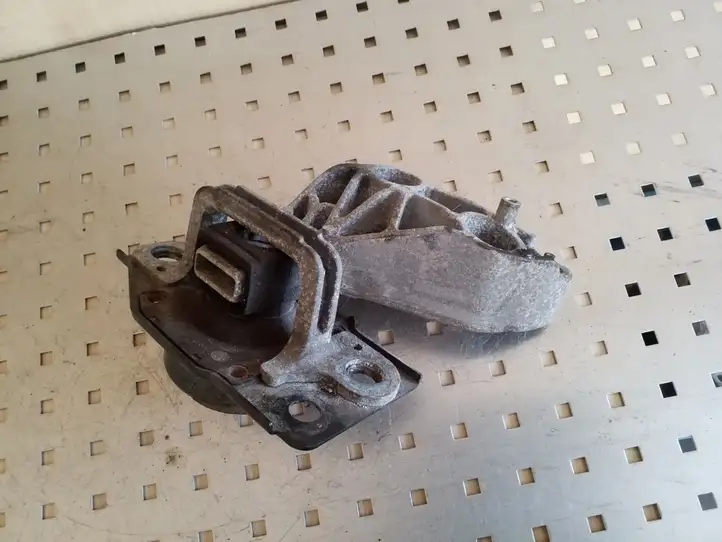 Nissan Qashqai (2010 - 2013) F6036100E Кронштейн двигателя — фото 2