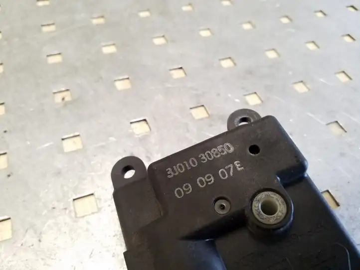 Nissan Qashqai (2010 - 2013) 3J01030850 Двигатель задвижки потока воздуха — фото 3