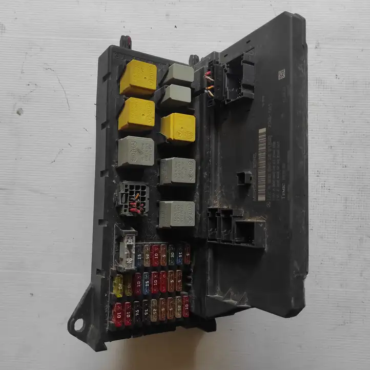 Mercedes-Benz Sprinter W906 (2006 - 2018) A9065452601 Блок предохранителей — фото 1