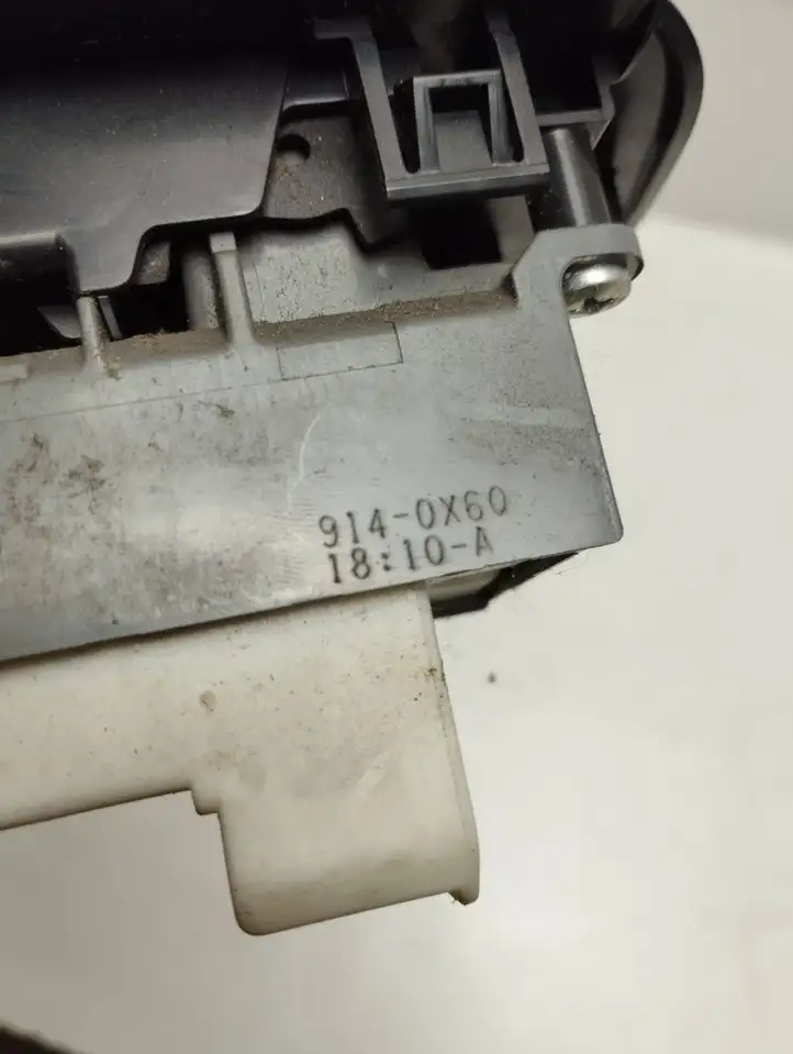 Toyota Auris 150 (2006 - 2012) Кнопка стеклоподъемников — фото 2