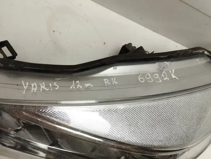 Toyota Yaris (2009 - 2012) Передняя фара — фото 6