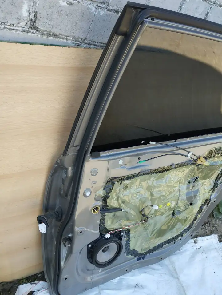 Toyota Corolla Verso AR10 (2004 - 2009) Задняя дверь — фото 2