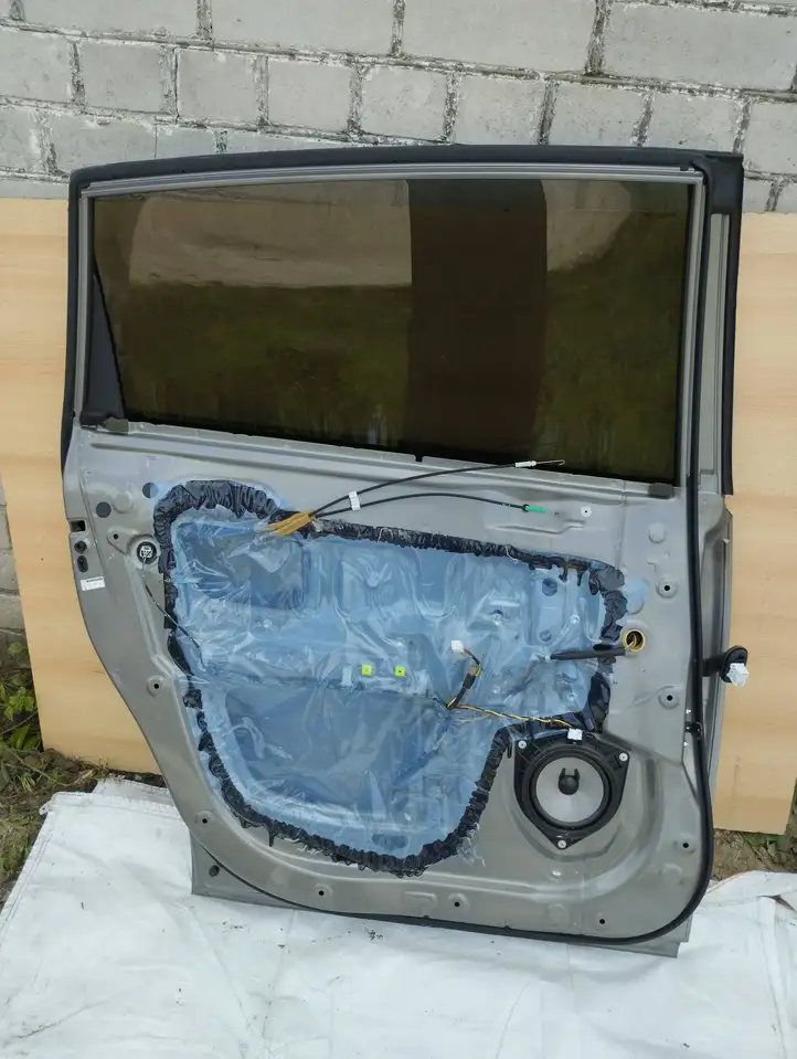 Toyota Corolla Verso AR10 (2004 - 2009) Задняя дверь — фото 4