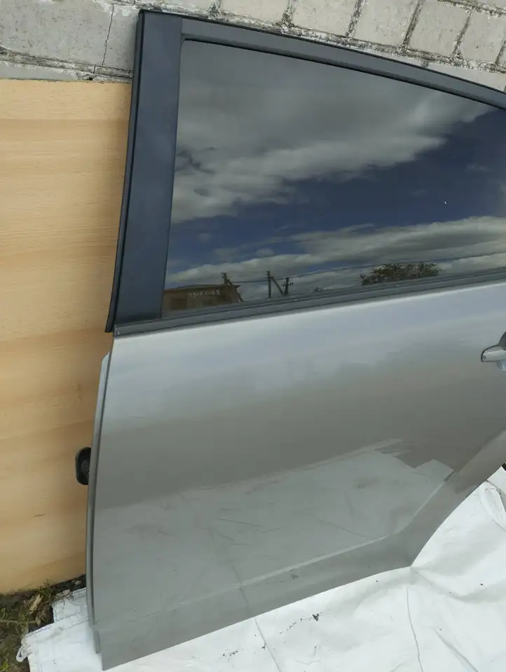 Toyota Corolla Verso AR10 (2004 - 2009) Задняя дверь — фото 11