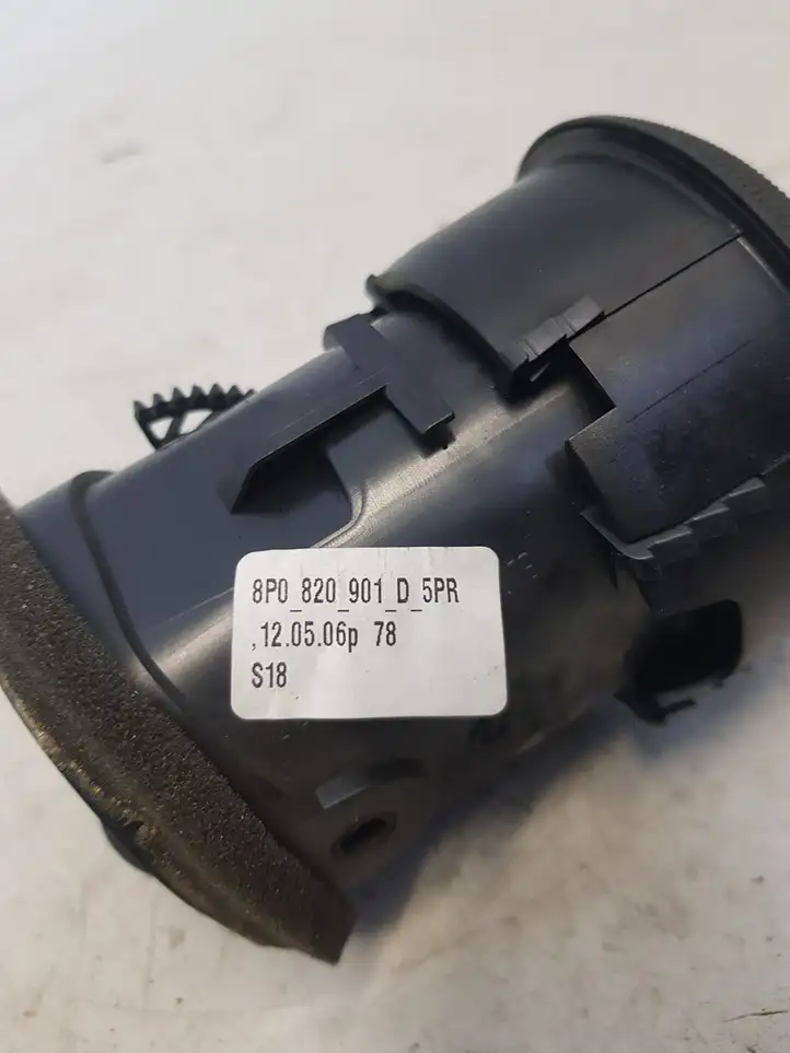 Audi A3/S3 8P (2004 - 2008) 8P0820901D Боковой воздушный дефлектор — фото 3