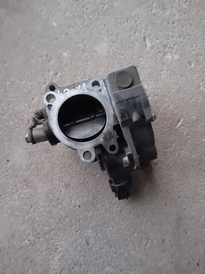 Toyota Corolla E120 E130 (2000 - 2004) 8967221020 Дроссельная заслонка — фото 2