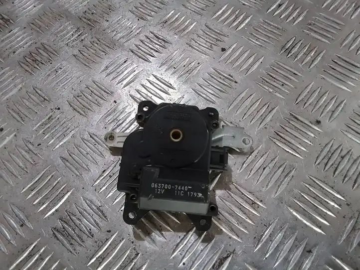 Toyota Previa (XR30, XR40) II (2000 - 2006) 0637007440 Двигатель задвижки потока воздуха — фото 2