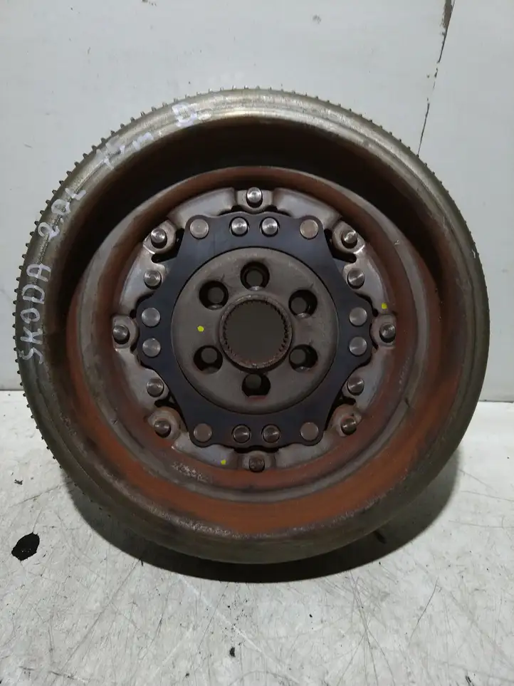 Skoda Yeti (5L) (2013 - 2018) 03L105266DE Двухмассовый маховик — фото 1