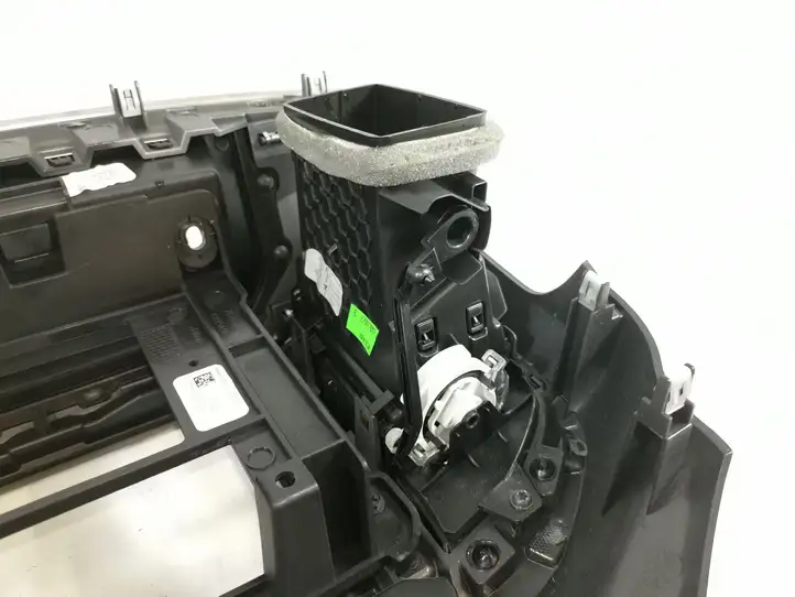 Dodge Ram (2018 - ) 68340286AC Центральная отделка панели приборов — фото 13